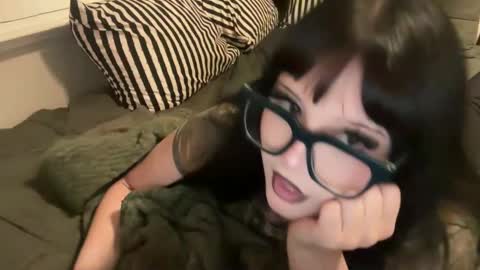 Snapshot of lottiepoppie chatting on October 1, 4:39 am Lottiepoppie online show from October 1, 4:39 am