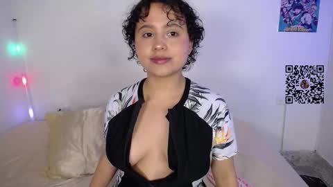 lou_cuteee online show from February 4, 4:04 am