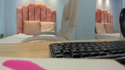  Lou Rosse  online show from December 13, 8:48 pm