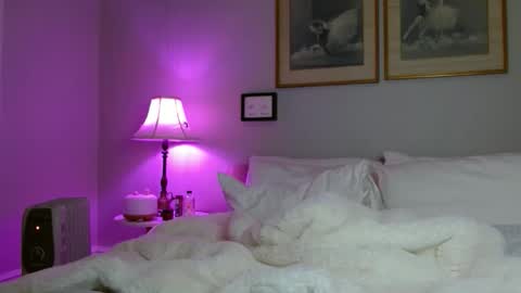 Louisa Mew online show from February 28, 1:05 am