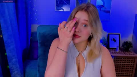 Loise online show from November 5, 8:58 pm