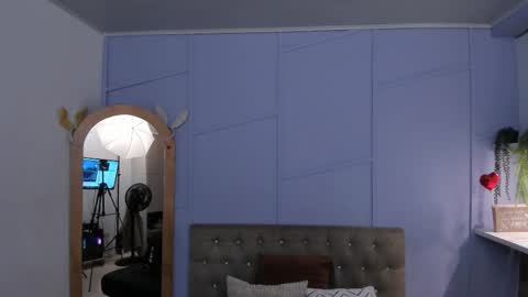 Louren Fox online show from November 27, 11:35 am