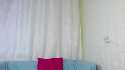 Snapshot of love_bella_ chatting on September 16, 1:02 am love bella online show from September 16, 1:02 am