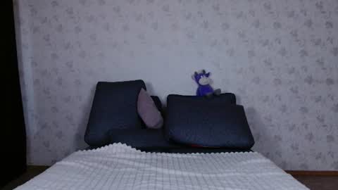 love bella  online show from June 25, 12:21 am