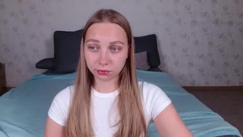love bella  online show from August 3, 12:03 am