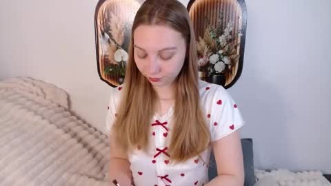love bella  online show from April 30, 12:16 am