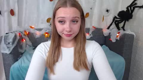 Snapshot of love_bella_ chatting on October 9, 12:59 am love bella online show from October 9, 12:59 am