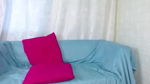 Snapshot of love_bella_ chatting on September 26, 1:14 am love bella online show from September 26, 1:14 am