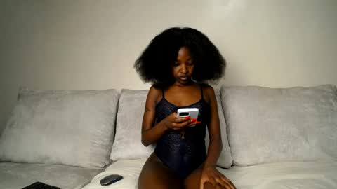 Miah online show from August 4, 1:44 am