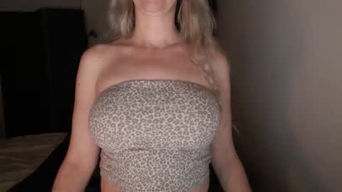 LoVe On  online show from January 10, 3:00 am