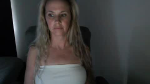 LoVe On  online show from June 17, 2:13 am