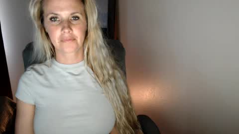 LoVe On  online show from July 13, 1:50 am