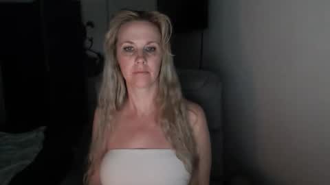 LoVe On  online show from January 11, 11:37 am