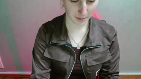 Vivian online show from December 17, 1:04 pm