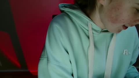 Vivian online show from December 22, 1:14 pm