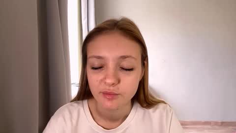 Ella online show from December 4, 7:10 am