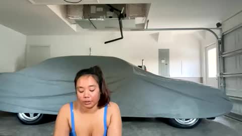 Snapshot of lovellly_ chatting on February 1, 10:34 pm Love online show from February 1, 10:34 pm