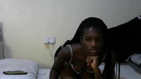 Snapshot of lovelly_luna chatting on March 9, 11:35 pm Bella online show from March 9, 11:35 pm
