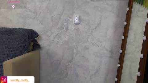 Molly online show from December 18, 5:50 pm