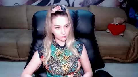 private open online show from November 7, 1:38 pm