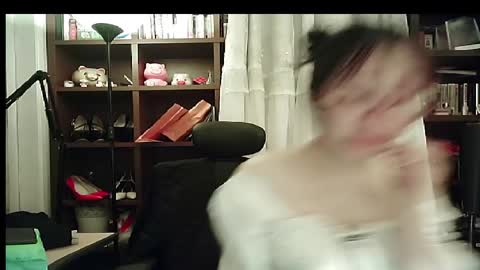 DANA KIM online show from November 28, 4:21 pm