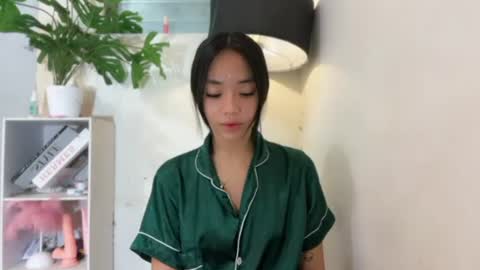 lovely_leah23 online show from June 12, 11:02 pm
