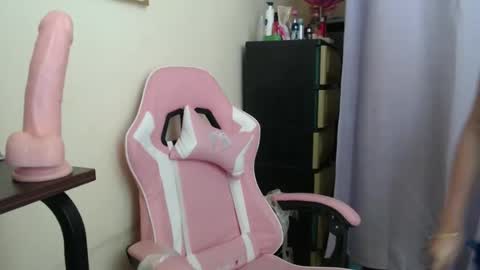 lovely_leah23 online show from November 16, 4:36 am