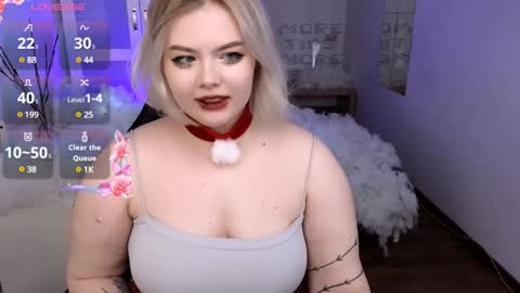 Snapshot of lovely_leilla chatting on December 18, 10:13 pm lovely_leilla online show from December 18, 10:13 pm