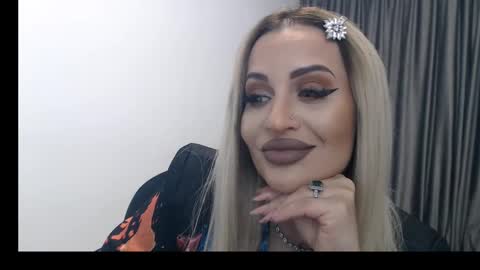 Snapshot of lovelyblondyxxx chatting on February 19, 10:20 pm PrAllinXXXa online show from February 19, 10:20 pm