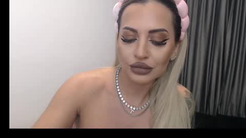 Snapshot of lovelyblondyxxx chatting on February 22, 10:59 pm PrAllinXXXa online show from February 22, 10:59 pm