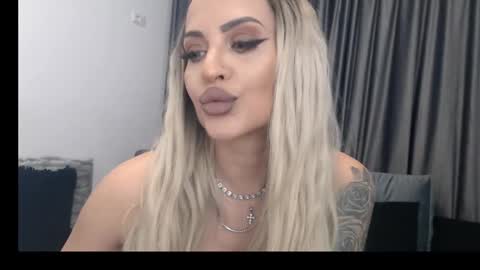 Snapshot of lovelyblondyxxx chatting on February 28, 10:39 pm PrAllinXXXa online show from February 28, 10:39 pm