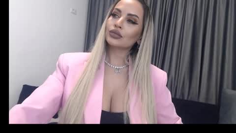 Snapshot of lovelyblondyxxx chatting on February 16, 11:16 pm PrAllinXXXa online show from February 16, 11:16 pm