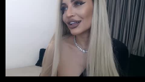 Snapshot of lovelyblondyxxx chatting on February 21, 11:43 pm PrAllinXXXa online show from February 21, 11:43 pm