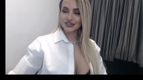 Snapshot of lovelyblondyxxx chatting on February 20, 10:37 pm PrAllinXXXa online show from February 20, 10:37 pm