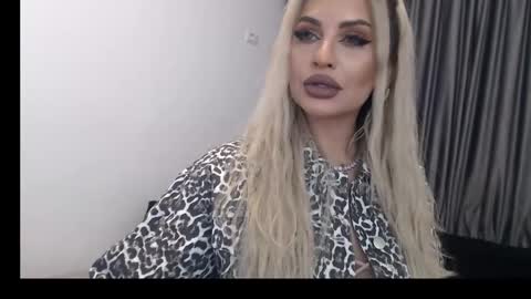 Snapshot of lovelyblondyxxx chatting on February 17, 11:00 pm PrAllinXXXa online show from February 17, 11:00 pm