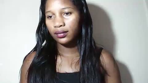 lovelylarra online show from April 29, 7:11 am