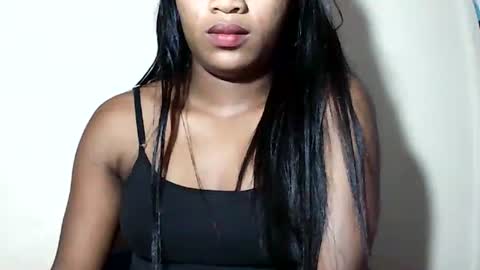 lovelylarra online show from June 18, 9:14 am