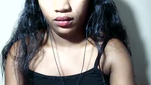 lovelylarra online show from July 28, 11:17 am