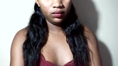 lovelylarra online show from July 11, 8:31 pm