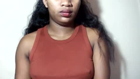 lovelylarra online show from July 24, 10:02 am