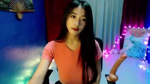 lovelypetite143 online show from June 10, 7:23 pm