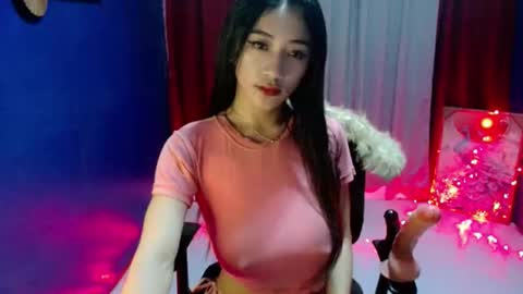 lovelypetite143 online show from May 5, 10:51 am