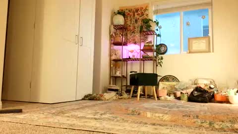 lovelyxmacii online show from May 8, 2:37 am