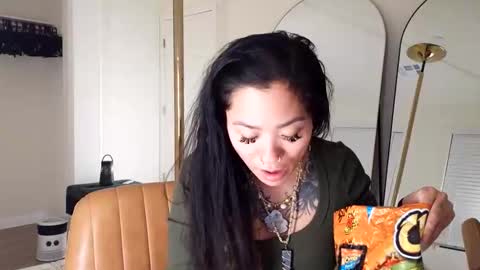 lovelyxmacii online show from February 16, 2:44 am