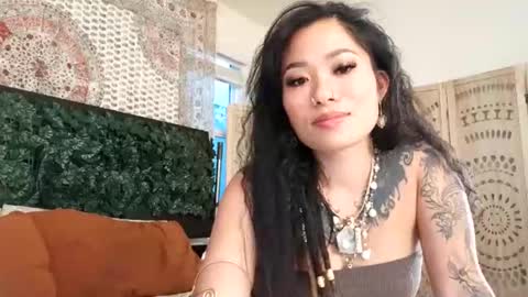 lovelyxmacii online show from May 19, 2:51 am