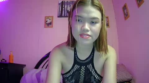 lovemae352295 online show from February 20, 5:55 am