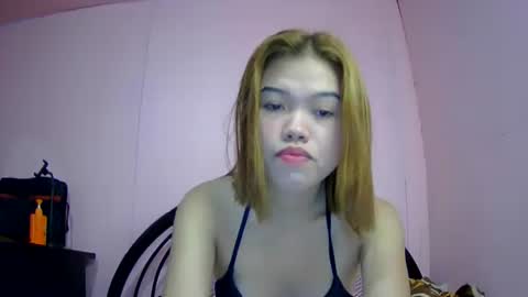 lovemae352295 online show from February 15, 7:27 am