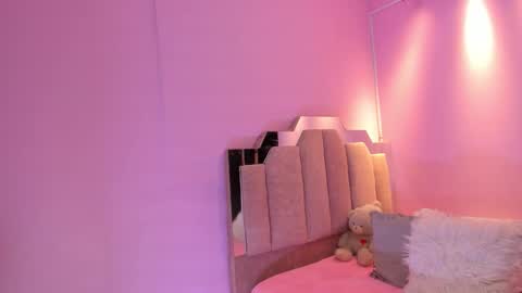 L O V E  online show from October 8, 11:47 am