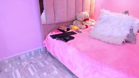 L O V E  online show from October 9, 11:58 am