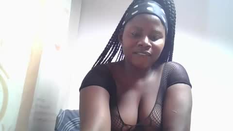 lovie_paula online show from October 23, 1:33 am